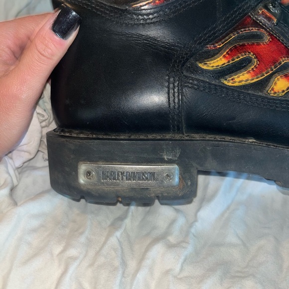 Harley-Davidson Men's Black Boots with Red and Orange Flames - Picture 3 of 9